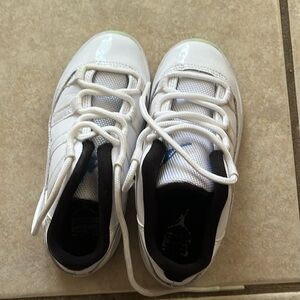 Jordan 11 LOW LEGEND BLUE
